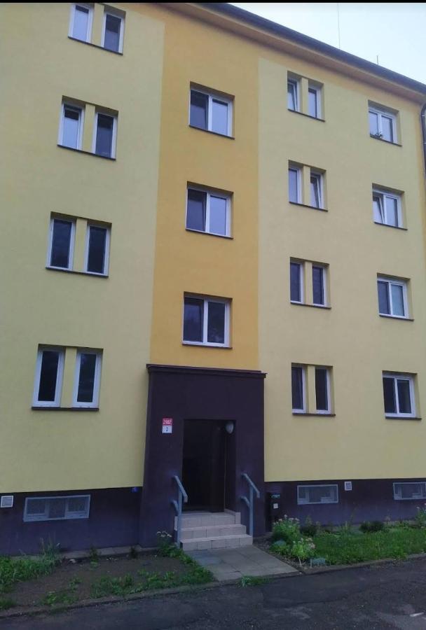 Apartman Jizni Apartment เจรรอฟ ภายนอก รูปภาพ